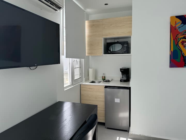 Beach House Apt 7 • Studio w/ Kitchenette • Beach - Airbnb