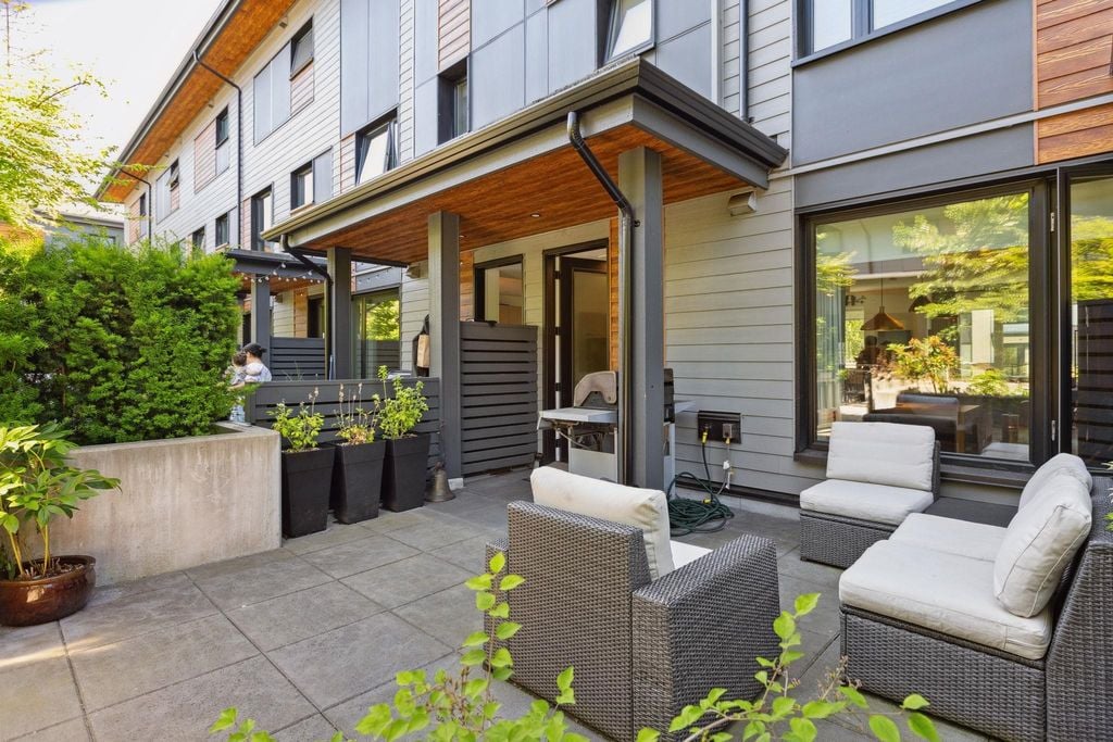 528 E 2nd St, #54