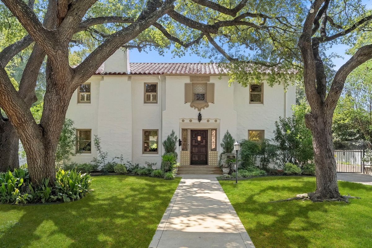 Historically Significant Spanish Revival in Monte Vista