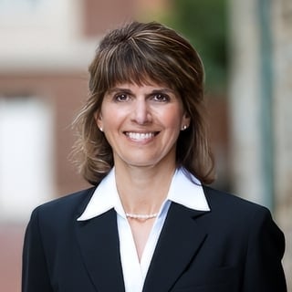 Vivian Sheaffer Gainesville, Virginia Real Estate Agent Headshot