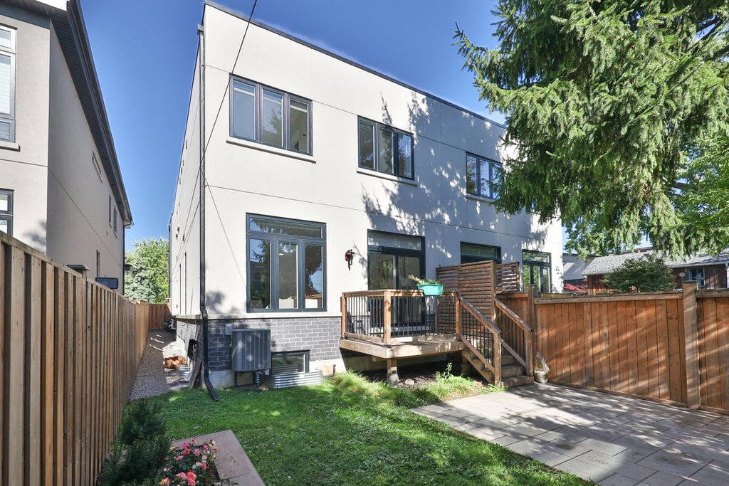15A Tecumseth Ave
