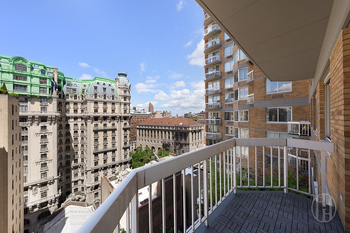 201 W 72nd Street 16E