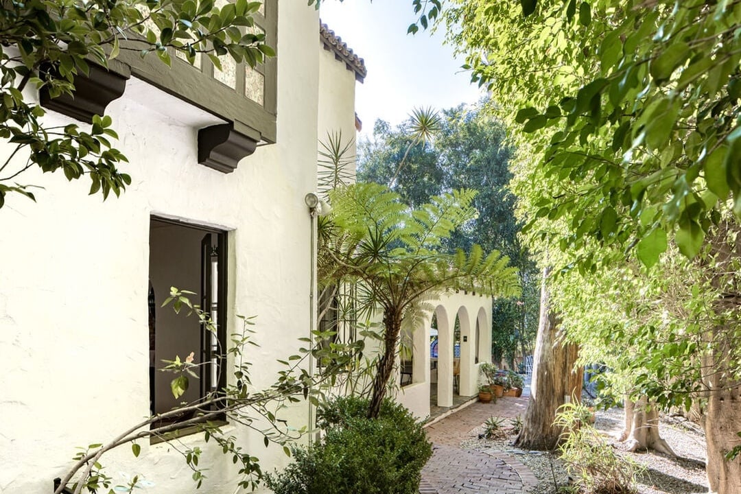 Sunset Vale Ave, 90069