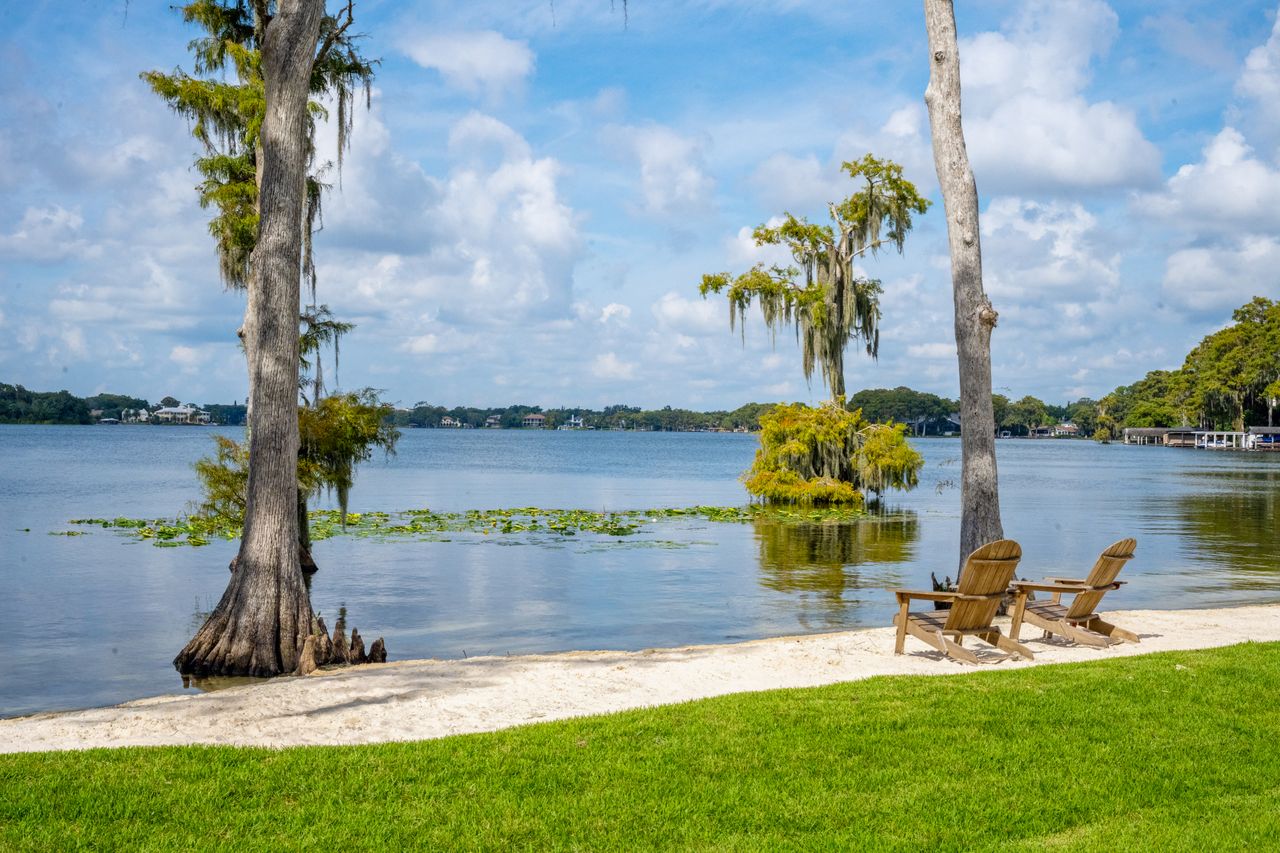 Majestic Lakefront Estate