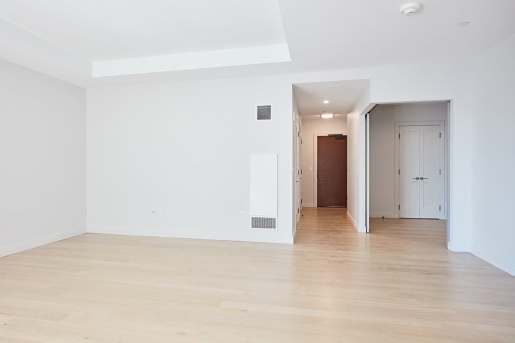 135 Seaport Blvd #2006