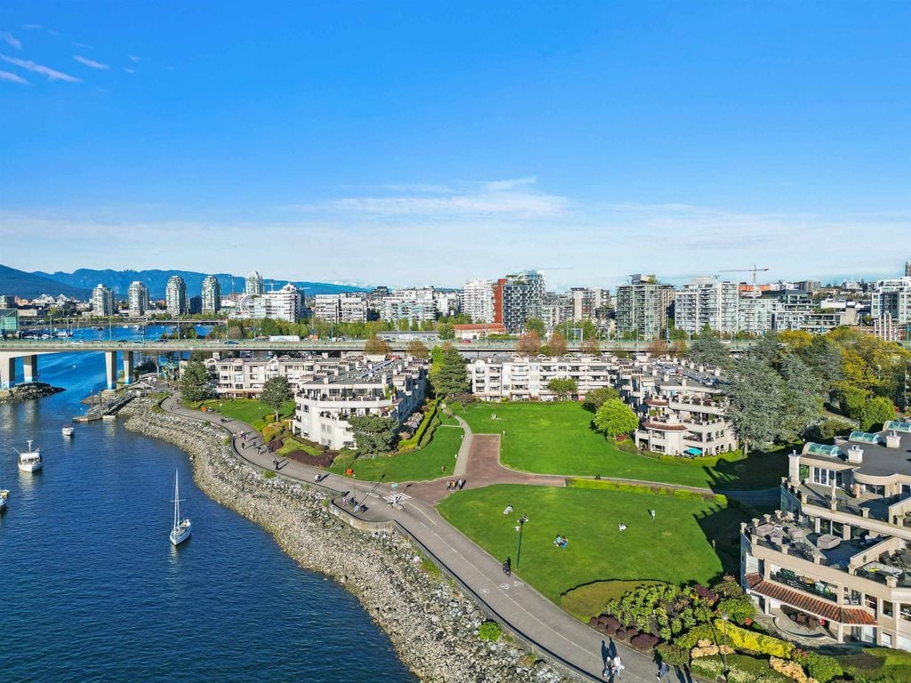1869 Spyglass Pl, #211
