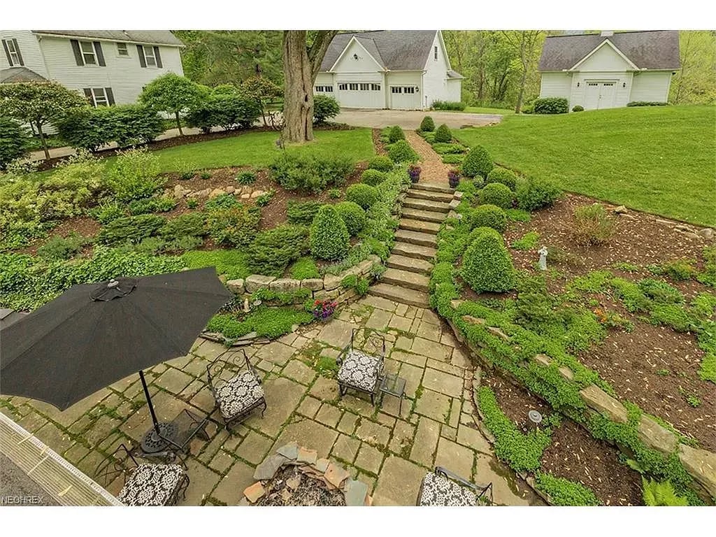 649 Chagrin River Rd