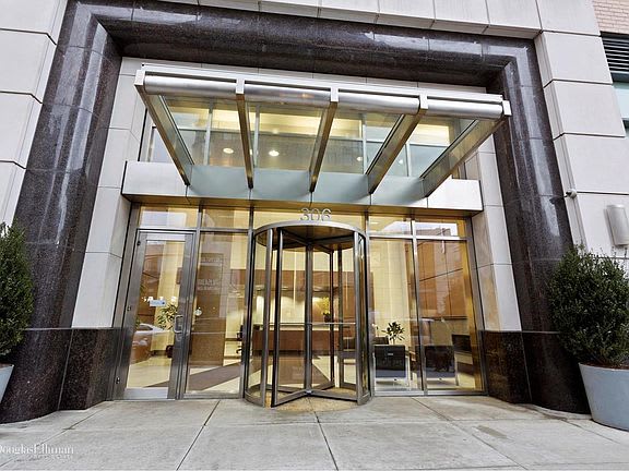 306 Gold St Apt: 15B 