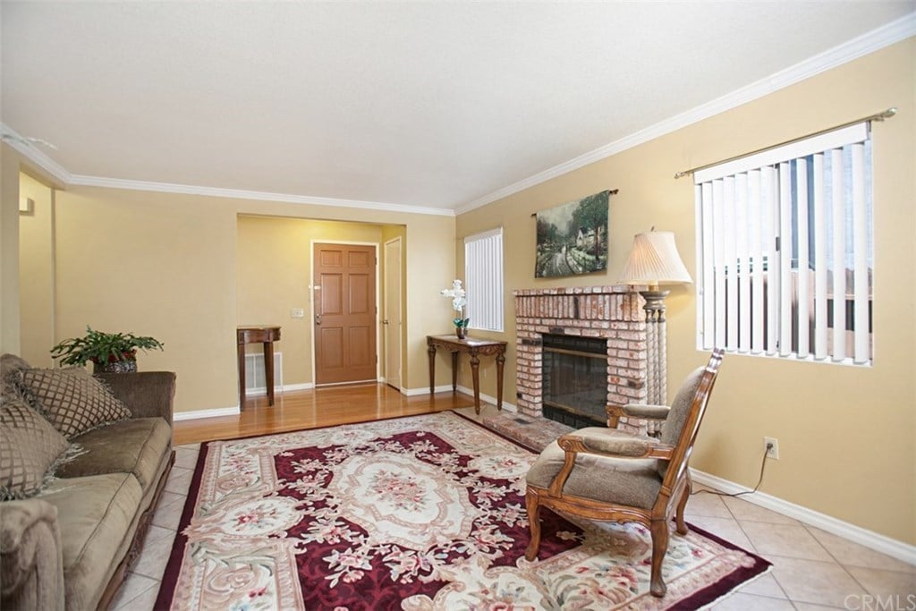 1710 S Mammoth Pl