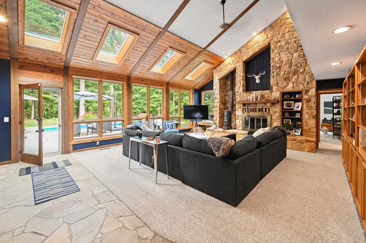 76 Crosstie Ln