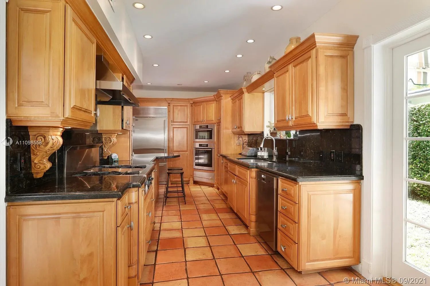 909 Algaringo Ave