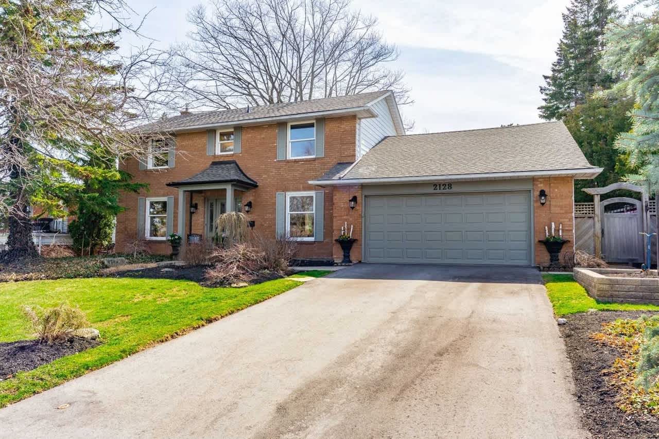 2128 Agincourt Cres