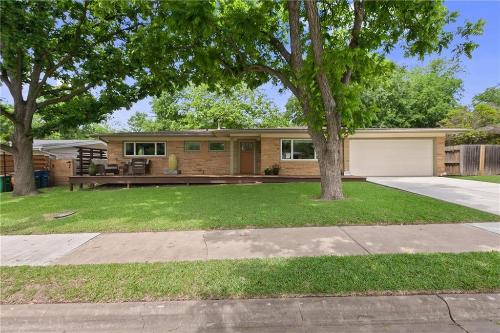 5004 N Fresco Dr