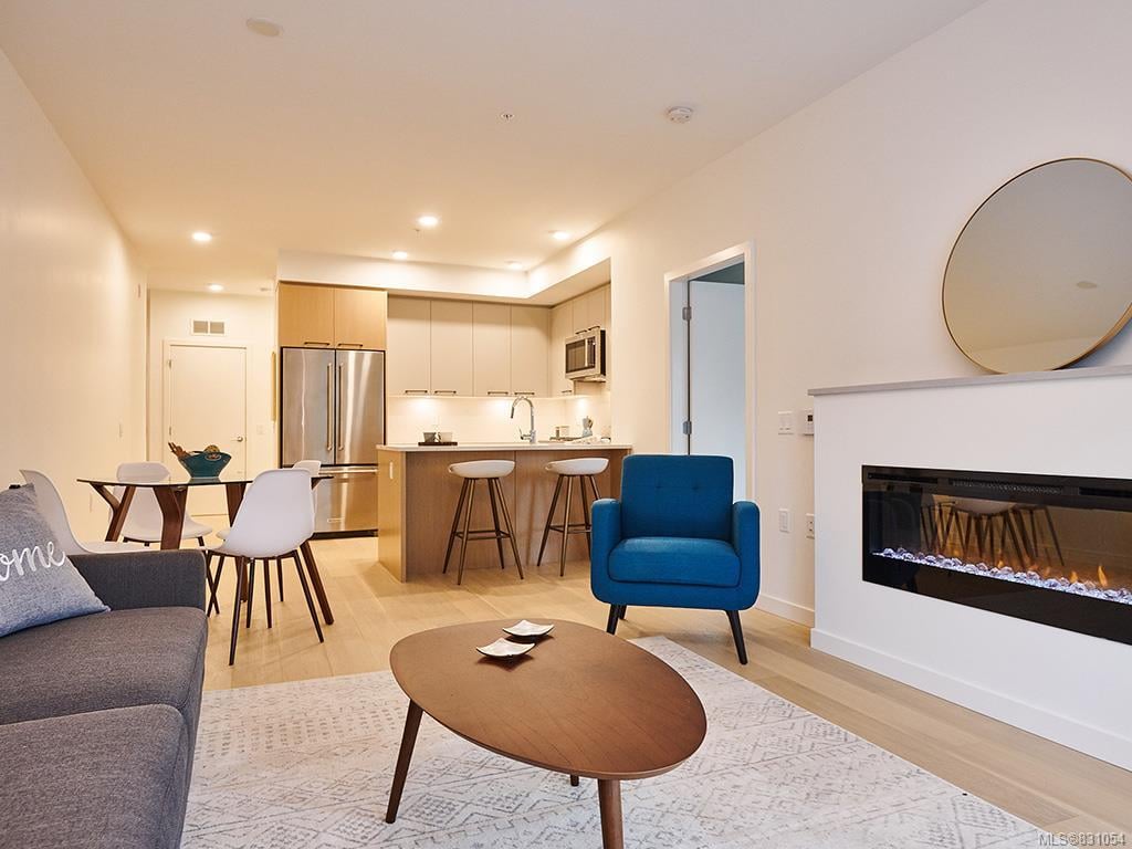 408-7162 West Saanich Rd, Central Saanich
