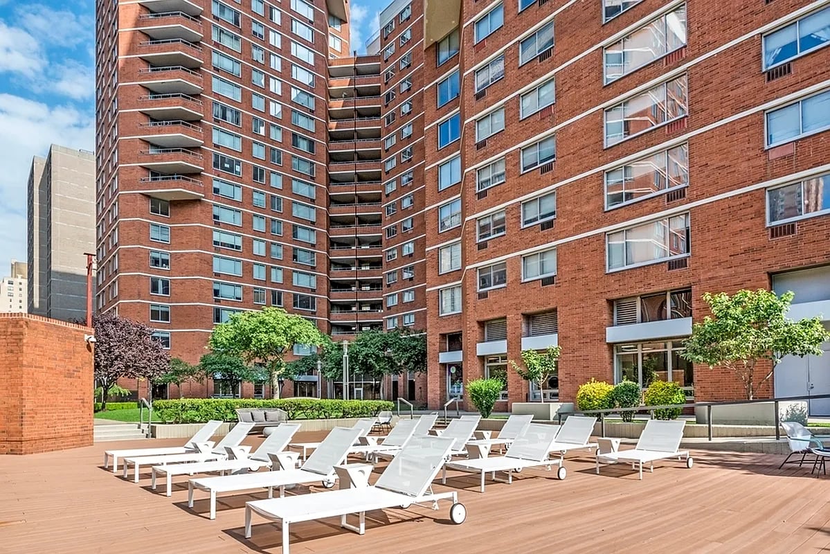 460 2nd Ave #5A