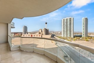 2777 Paradise Rd #1208