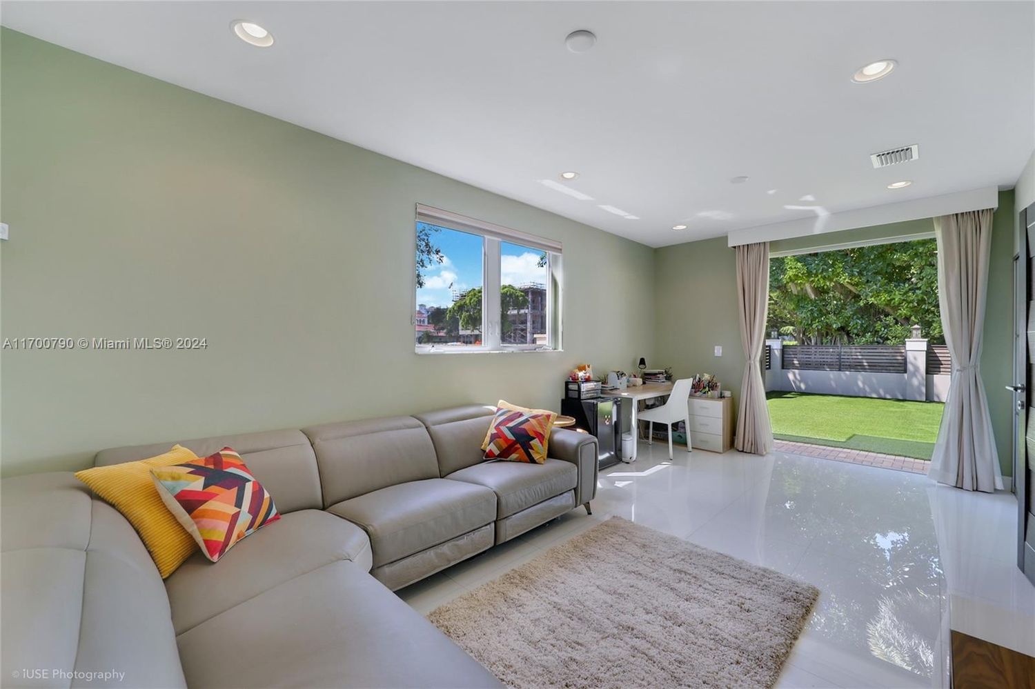 5320 Sunset Dr