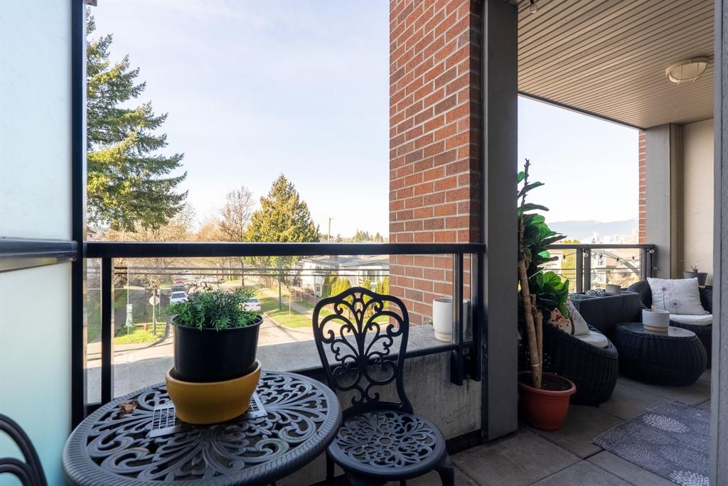 4550 Fraser St, #206