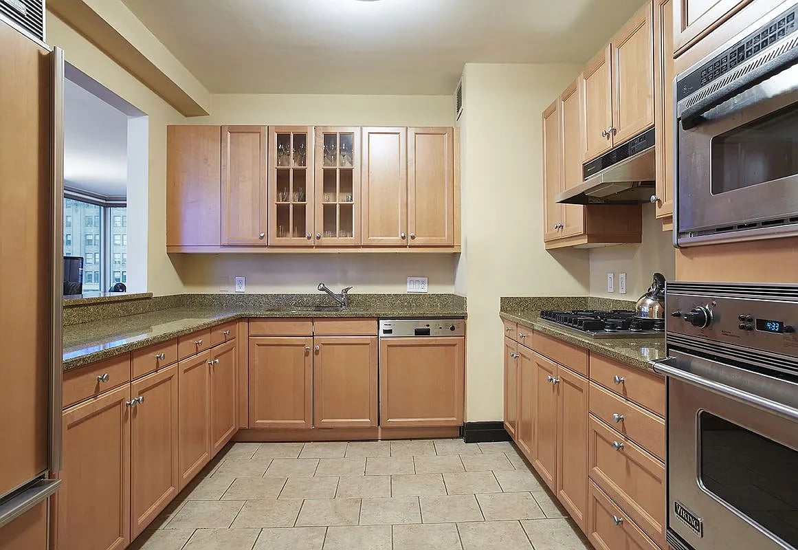 10 West St, #32C