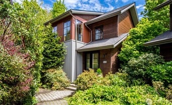 856 NE Vineyard Lane