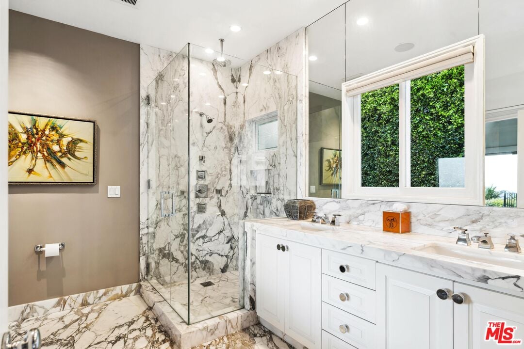 Sierra Mar Dr, 90069