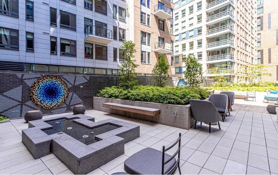 70 N St SE N913