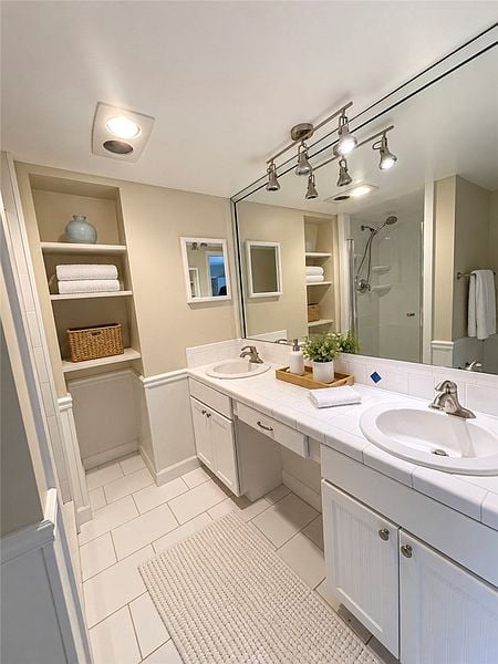 1166 6th Ave APT 17B