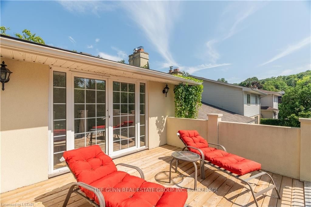 711 Griffith St