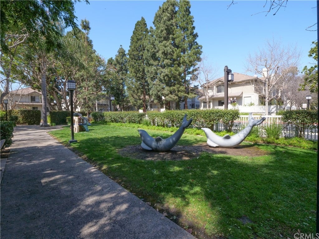 2563 Plaza Del Amo #204
