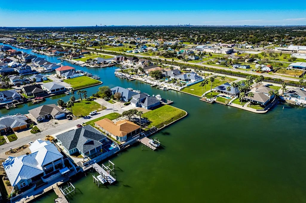 112 Dolphin Ct