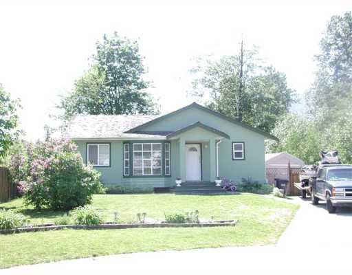 1028 Edgewater Cres