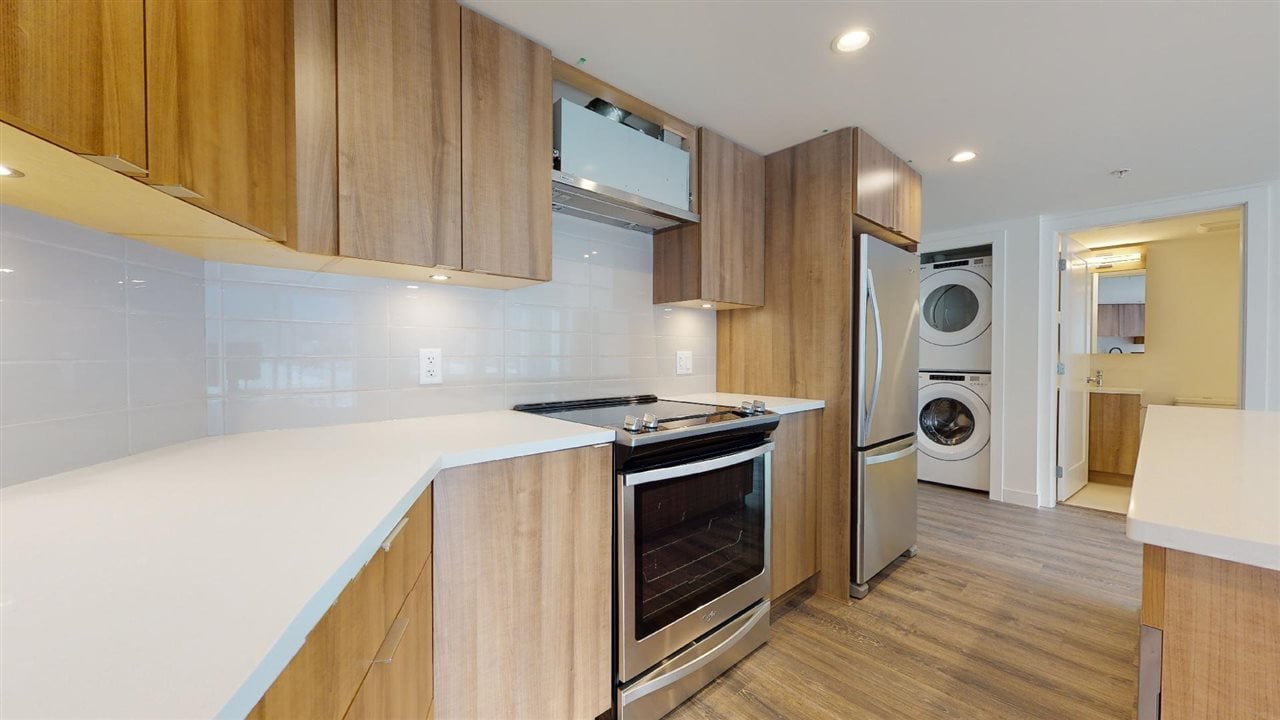 216-1365 Pemberton Ave