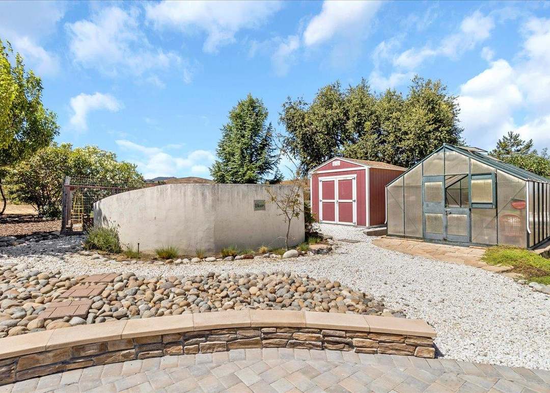 275 Nicholson Dr