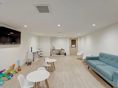 520 Brickell Key Dr #A604