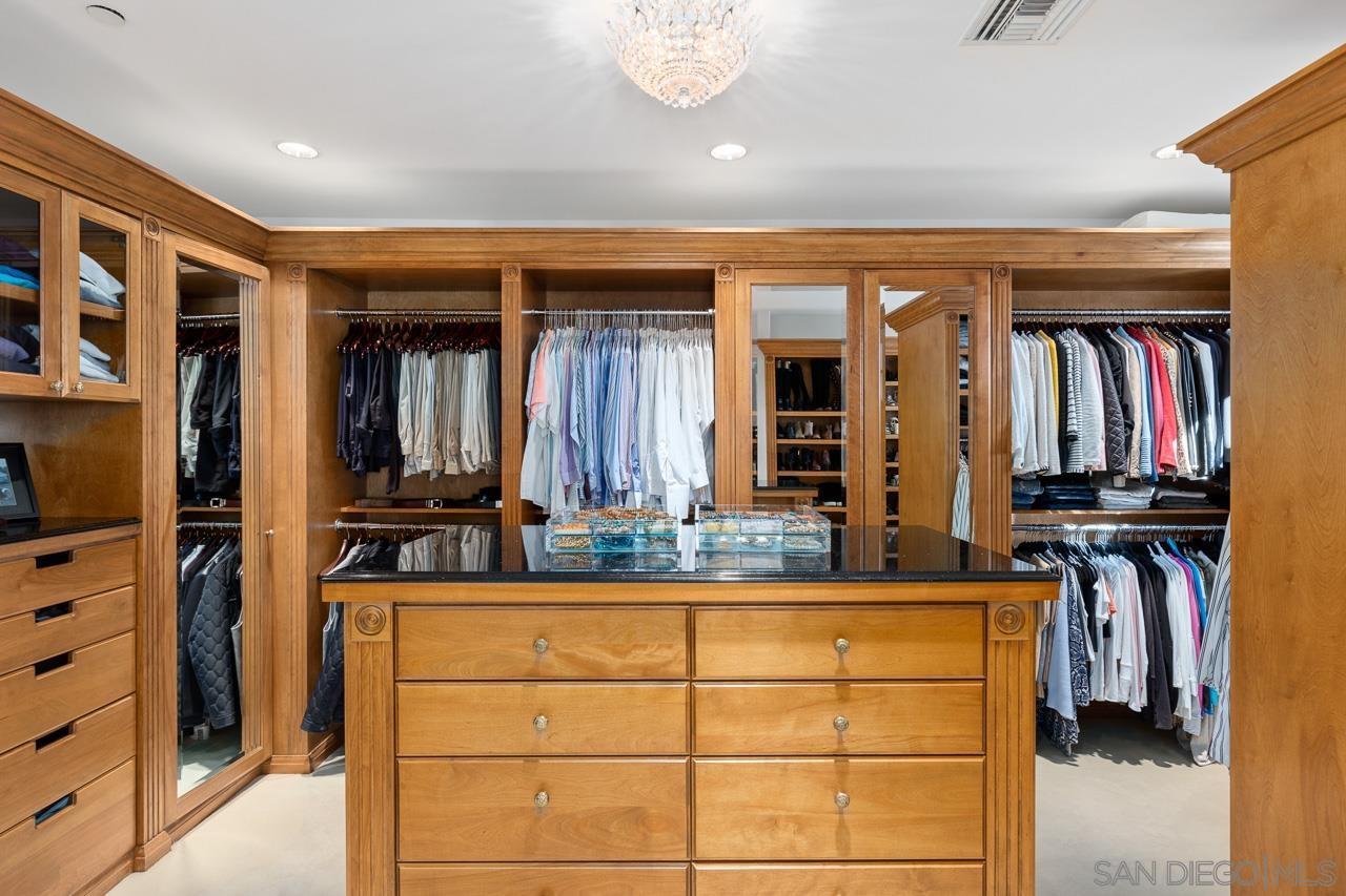 9860 La Jolla Farms Rd