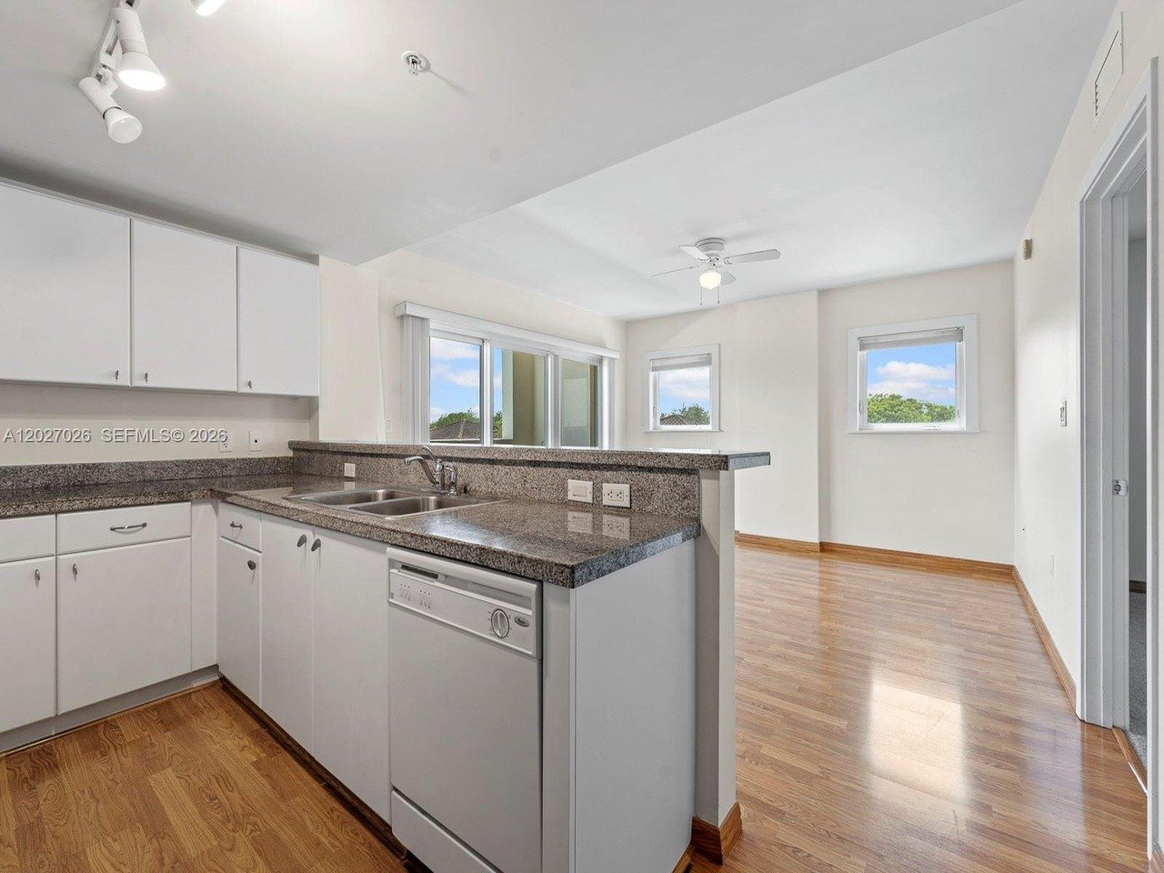 2740 SW 28th Ter #508