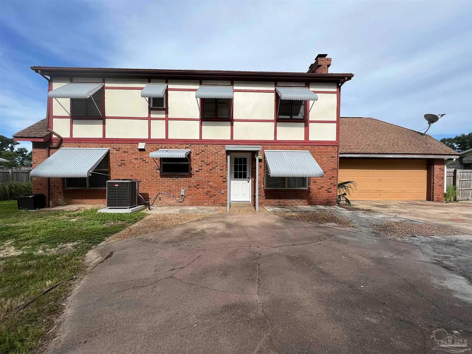 8215 Strasburg Rd
