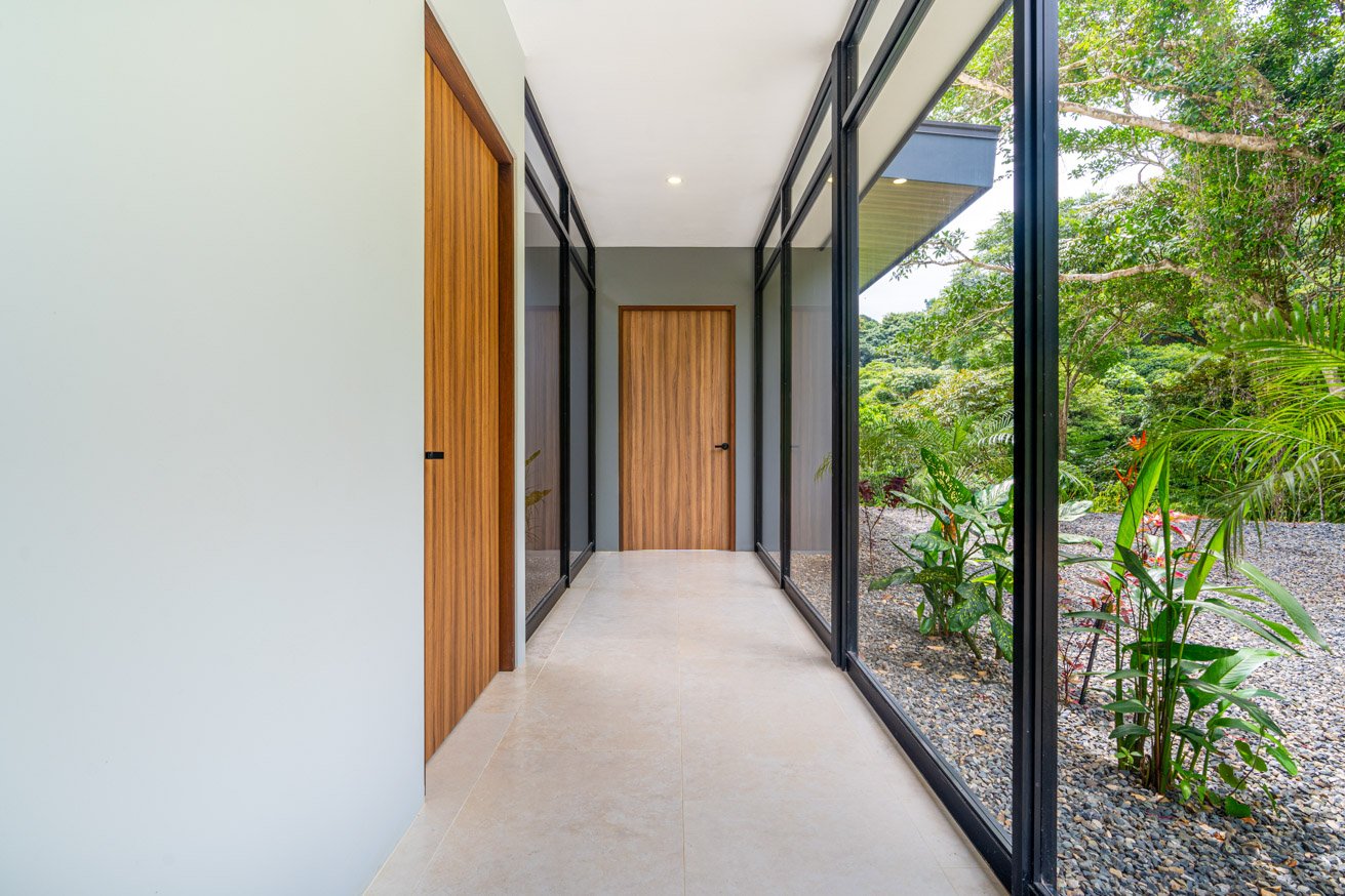 Ojochal Modern Jungle Home with Infinity Pool & Mountain Views