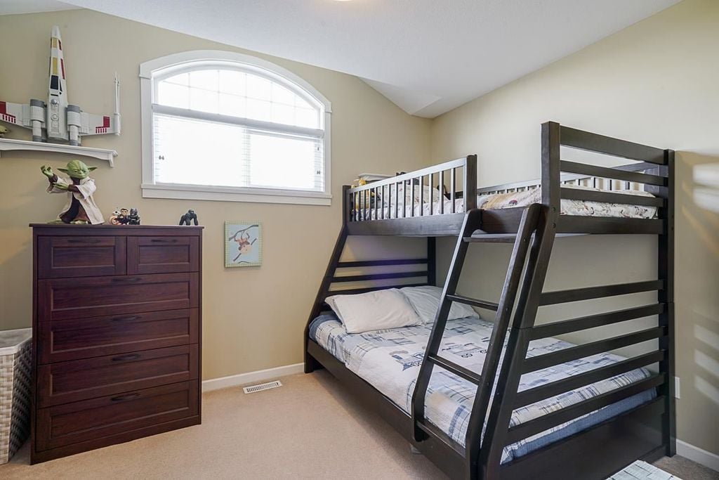 18938 70 Ave