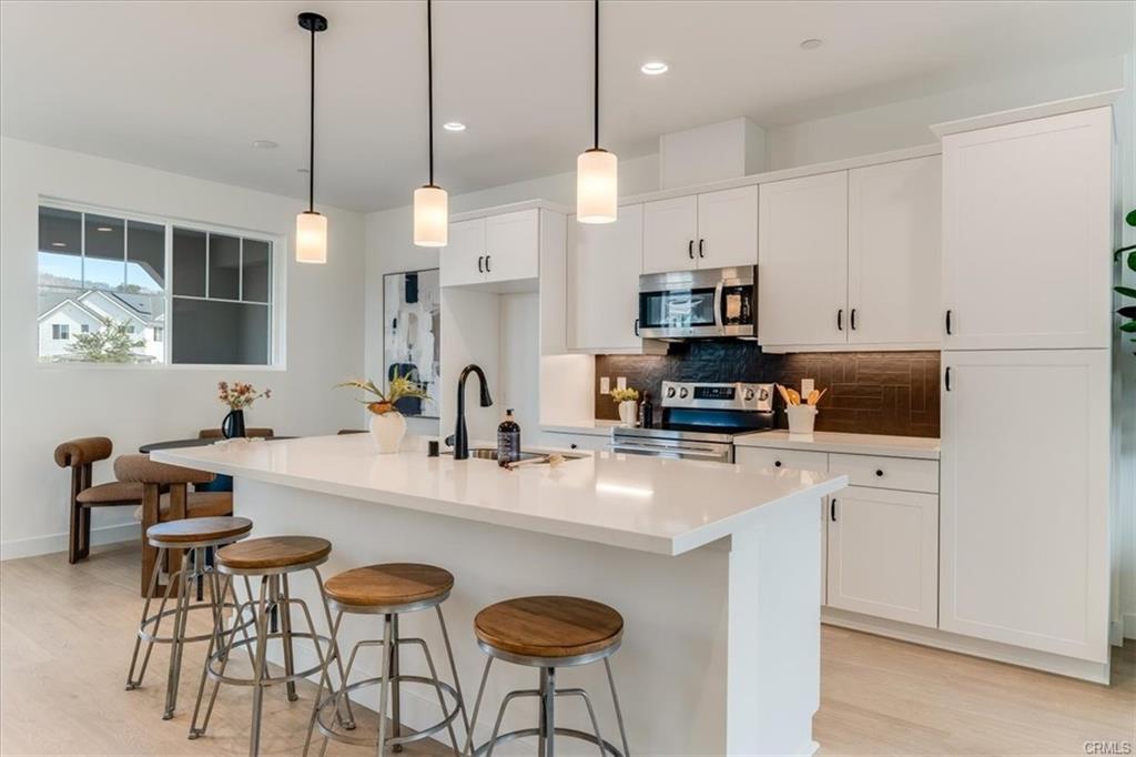 1198 Tiburon Way