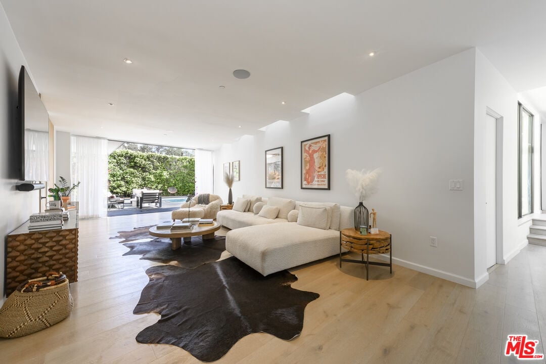 Pinnacle Manor, Willow Glen Rd, 90046