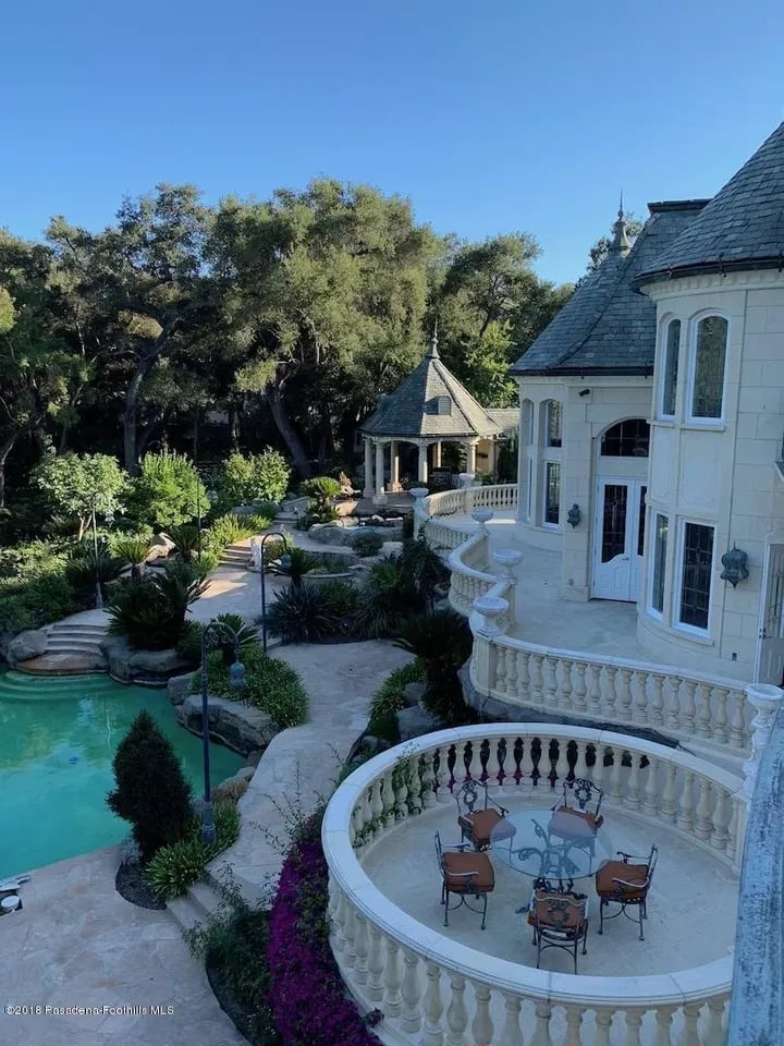 4158 Commonwealth Ave