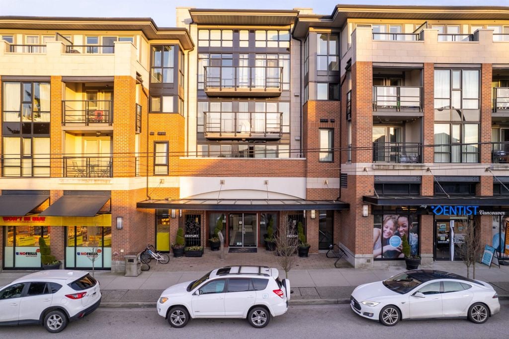4550 Fraser St, #206