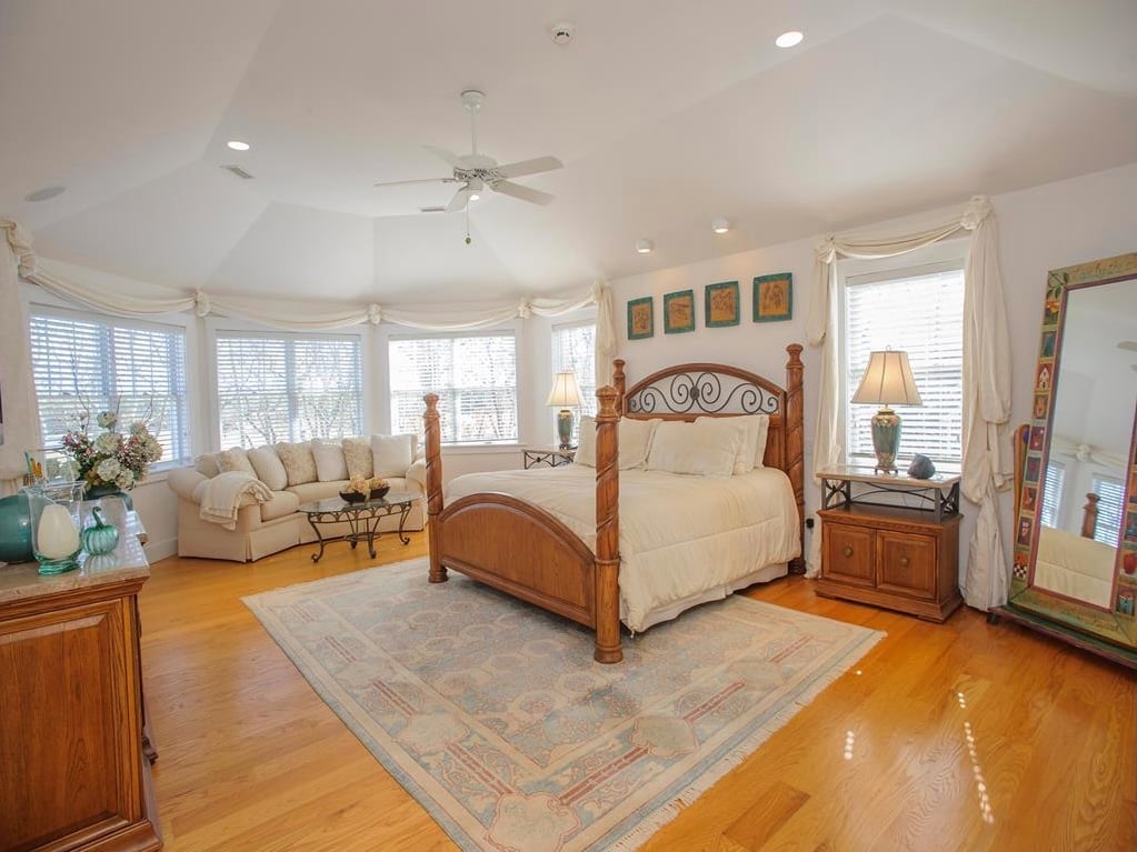 283 Pond Rd
