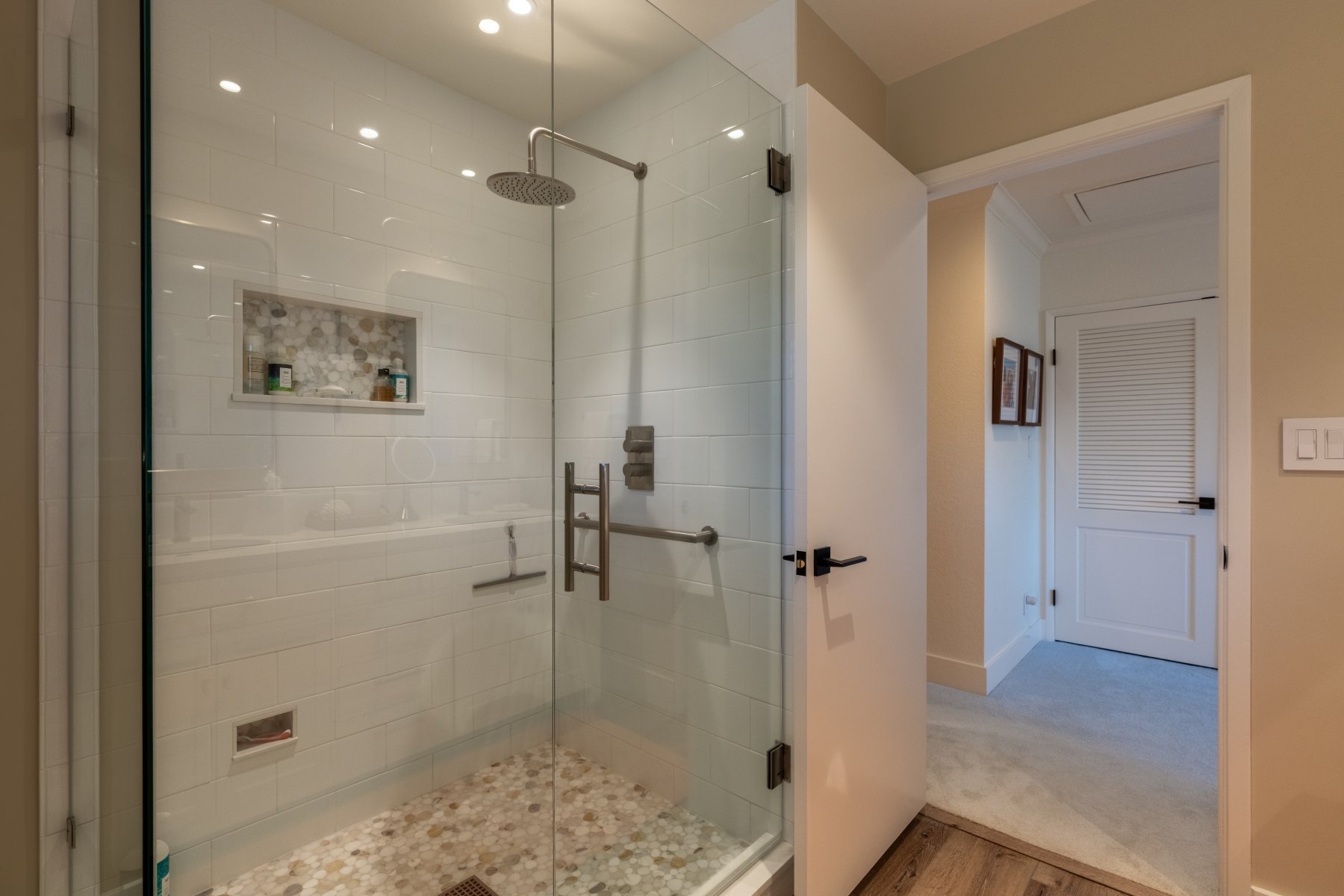 Refined Del Mesa Carmel Living - 275 Del Mesa