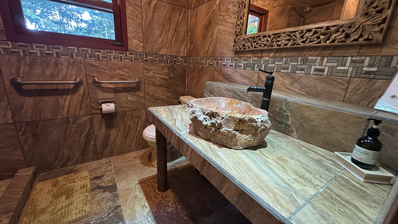 12 Room Hotel in Uvita with Ocean View Expansion Land