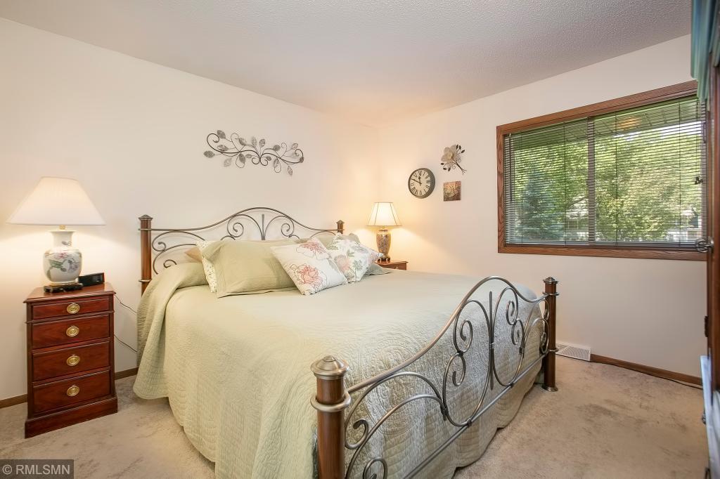 4450 Urbandale Ct N