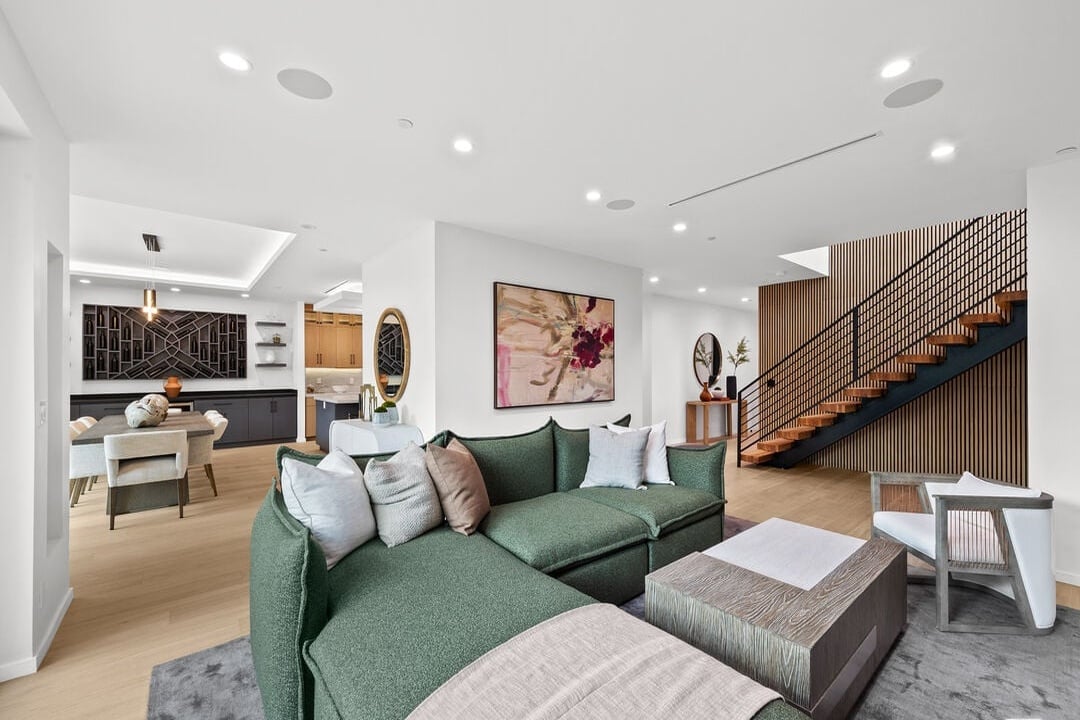 Castle Heights Pl, 90034