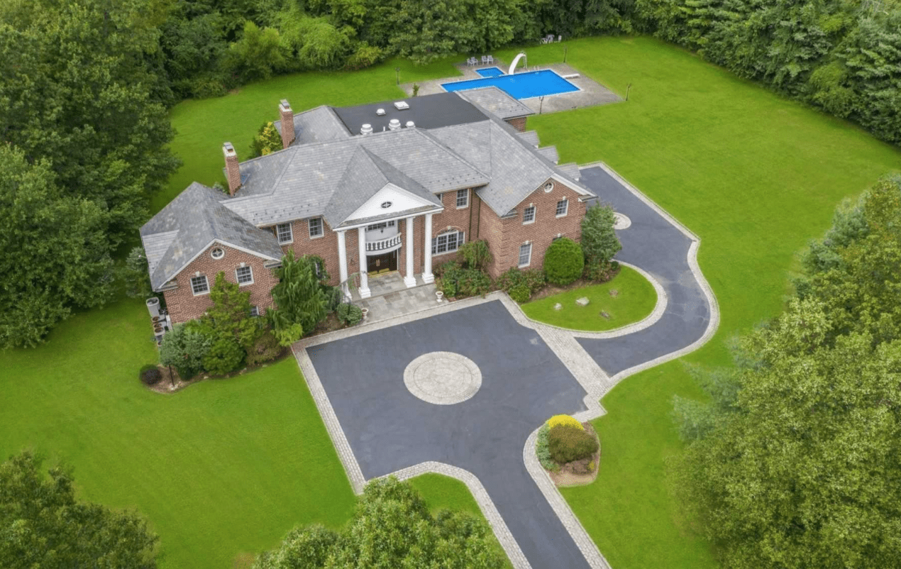 9 Windsor Dr, Muttontown