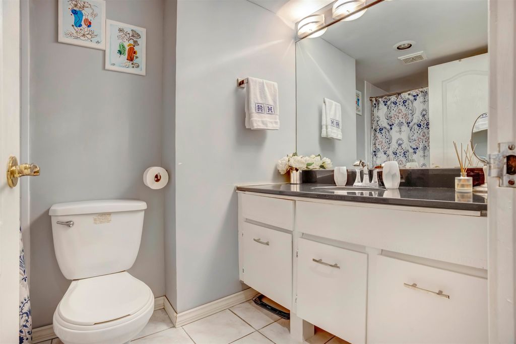 555 W 28th St, #104